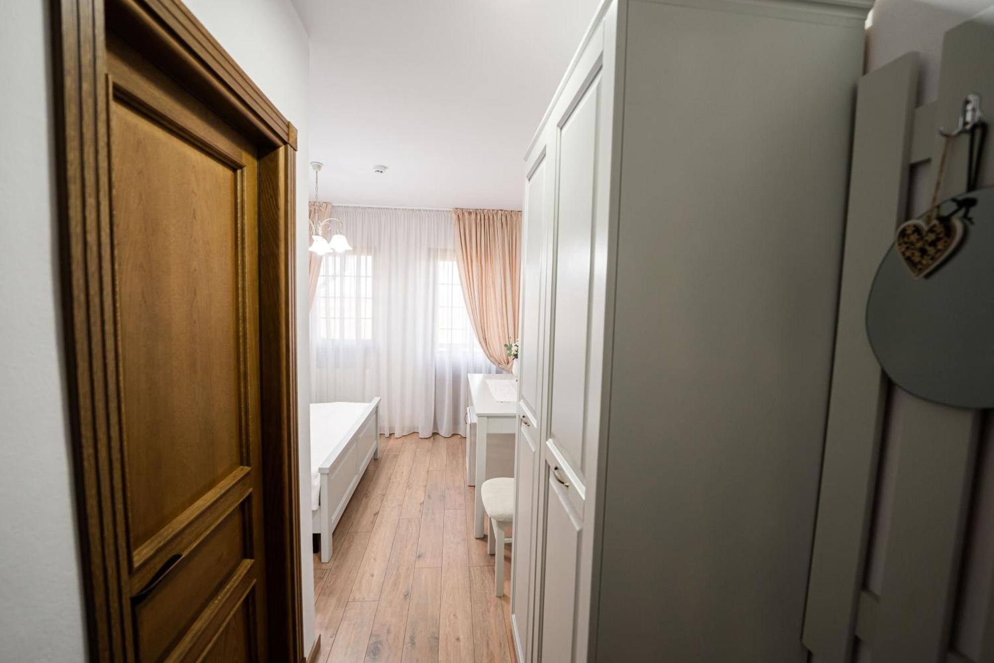 Отель Casa Andra Siret Экстерьер фото