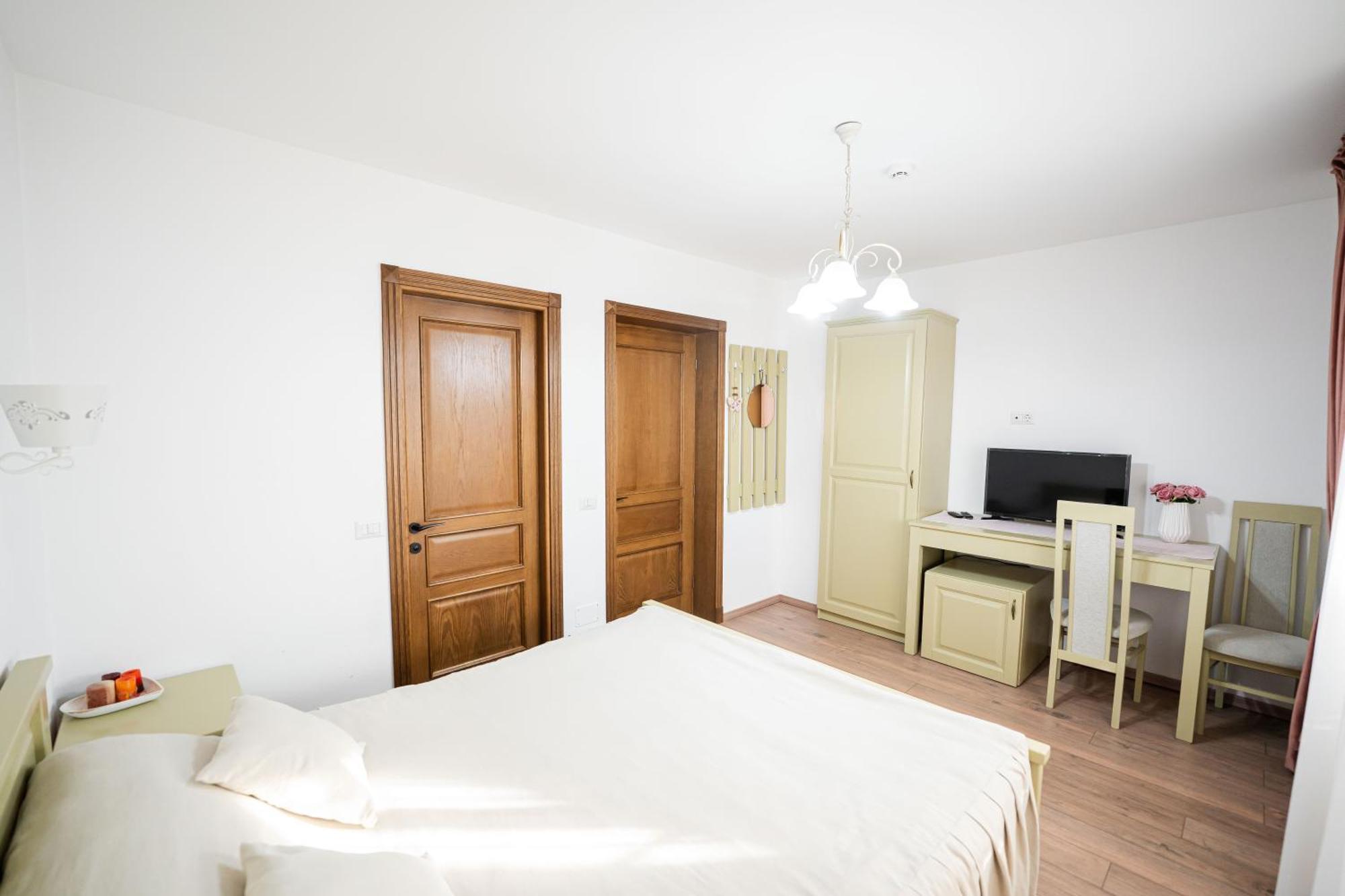 Отель Casa Andra Siret Экстерьер фото