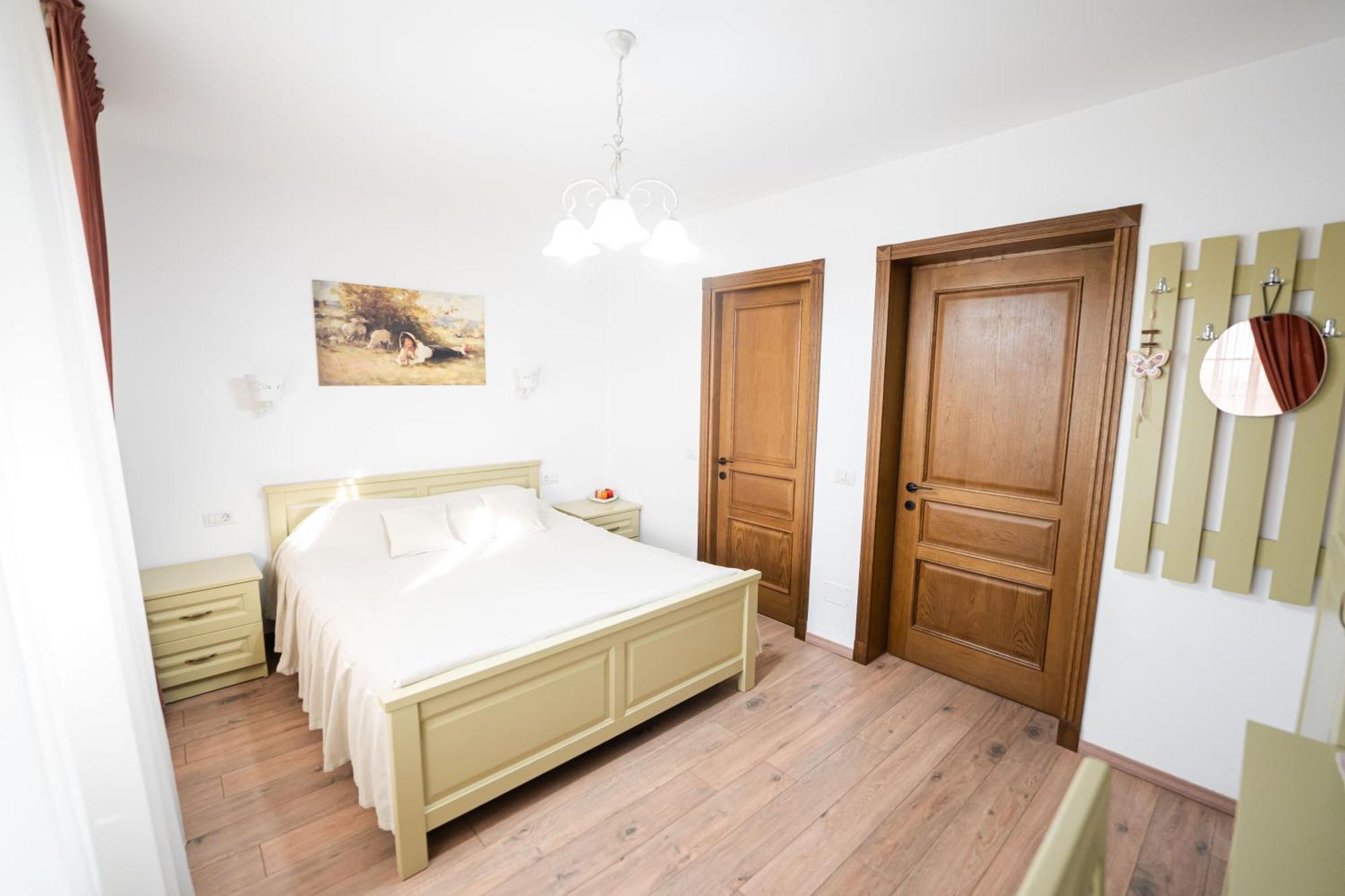 Отель Casa Andra Siret Экстерьер фото
