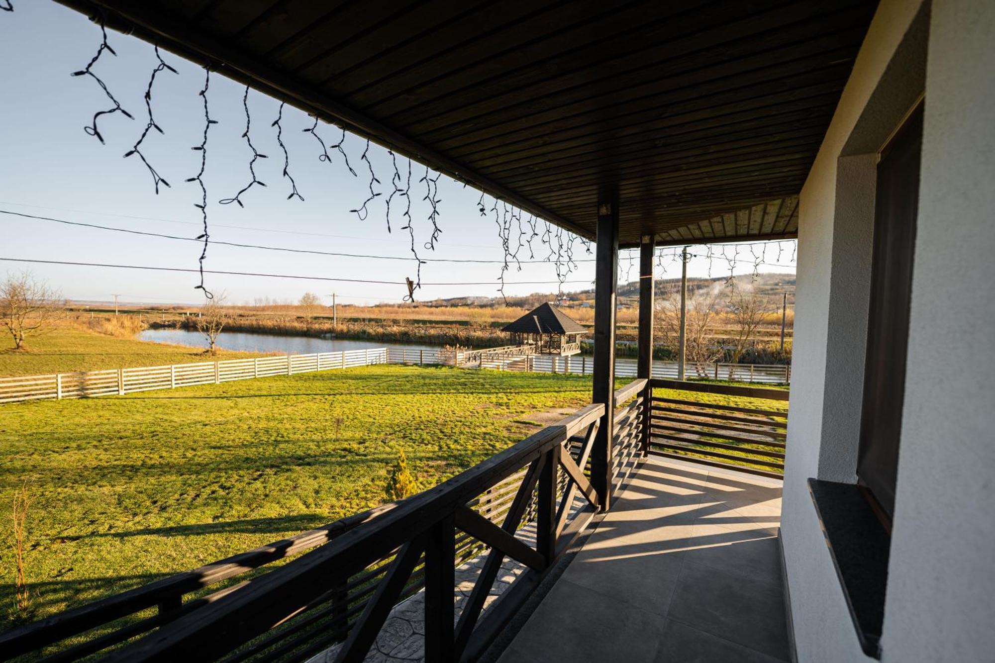 Отель Casa Andra Siret Экстерьер фото