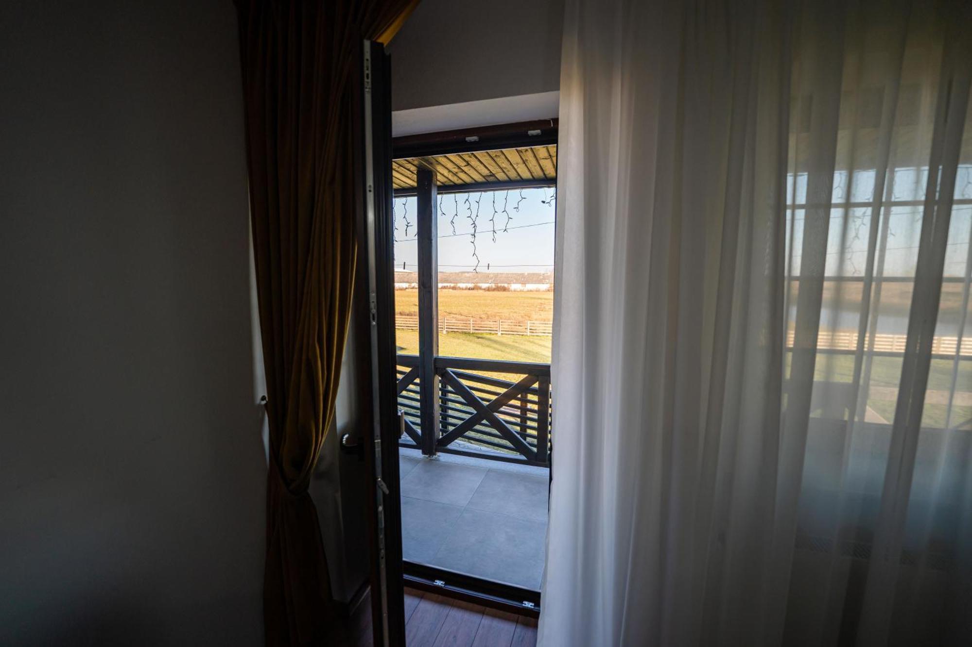 Отель Casa Andra Siret Экстерьер фото