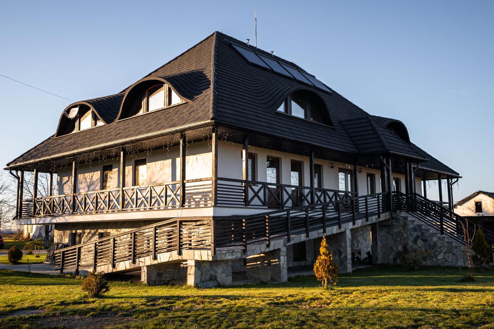 Отель Casa Andra Siret Экстерьер фото